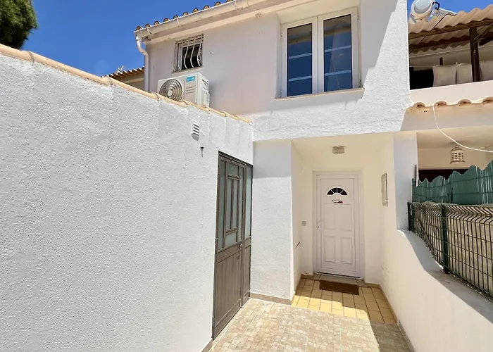 Stylish 3 By Homing Apartment