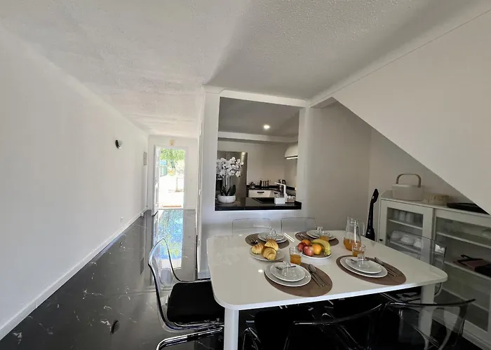 Stylish 3 By Homing Apartment *